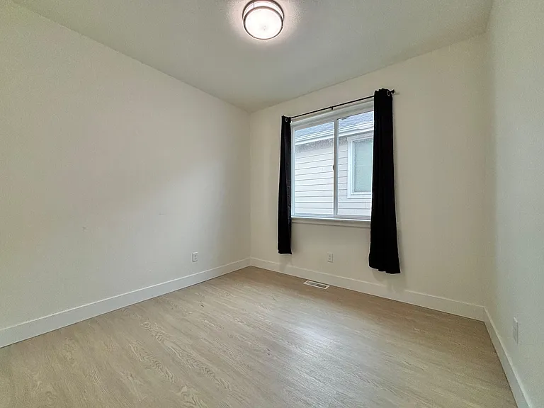 842 Greenfield Dr — Photo 6