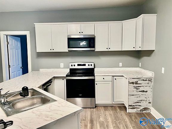 5th image of 2206 Willow Ave SW