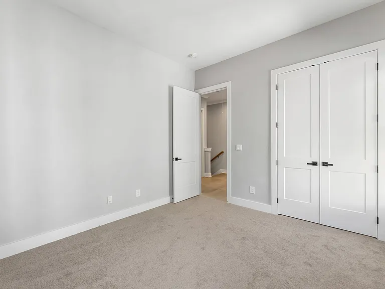 2035 Parkside Ln — Photo 35