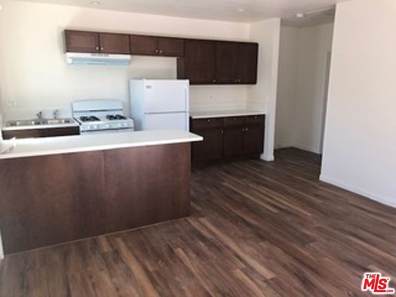 5th image of 11066 Oxnard St