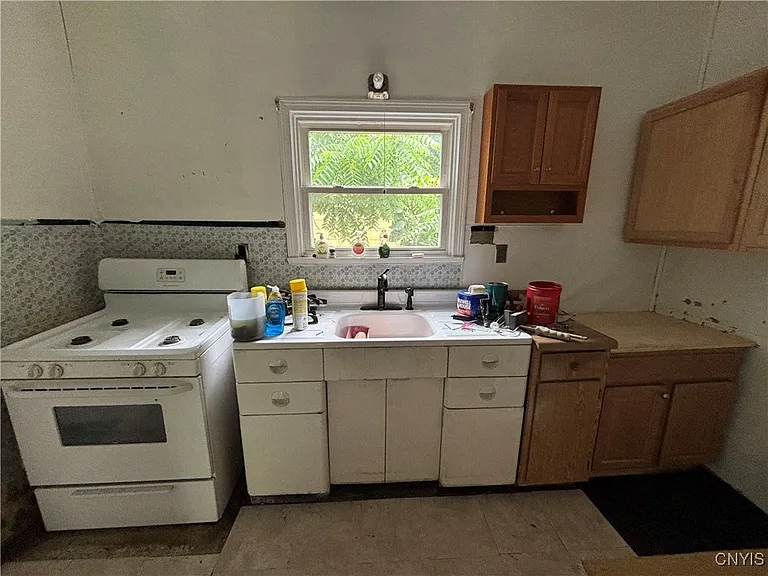 304 Hartson St — Photo 13