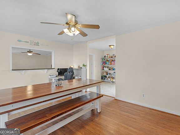 3rd image of 100 Marlon St