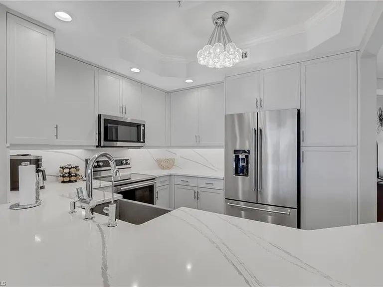 420 Cove Tower Dr #802 — Photo 9