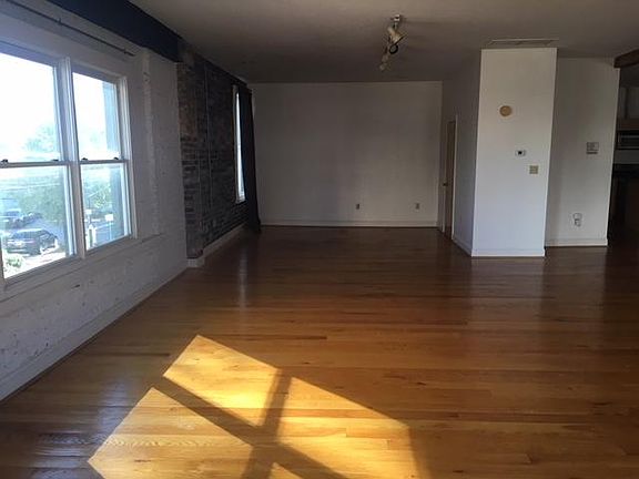 3rd image of 452 Granby St
