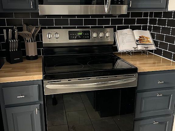 4th image of 10204 W 96th Ter APT A
