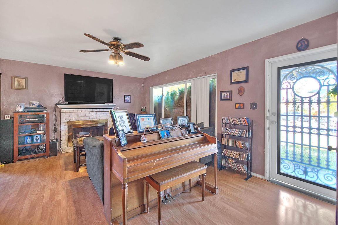 next background image