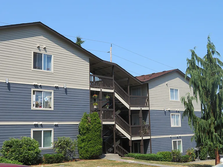 Riverdale Apartments — Photo 14