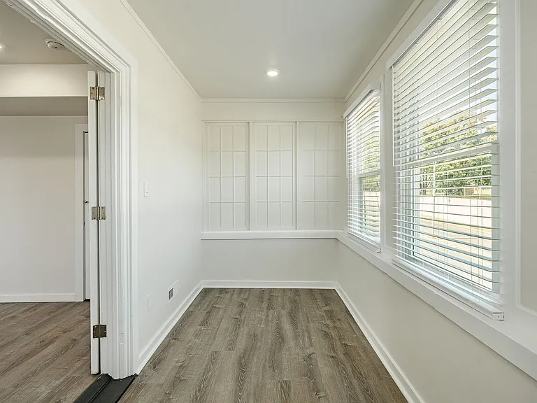 324-326 Darby Rd #2L — Photo 6