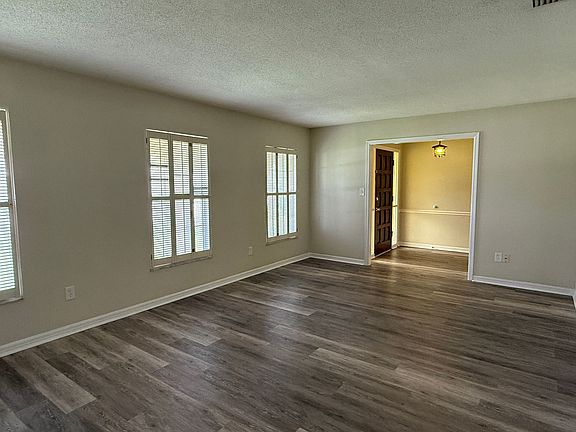3rd image of 134 Glendale Dr