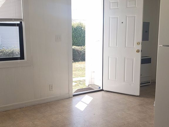 4th image of 3146 1/2 Prospect Ave