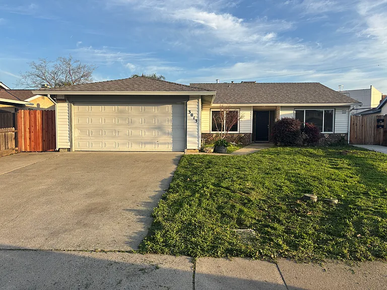 3013 Notre Dame Dr — Photo 3