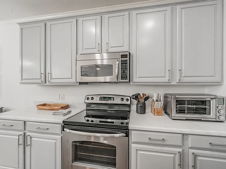 2304 Hickory Ct — Photo 36