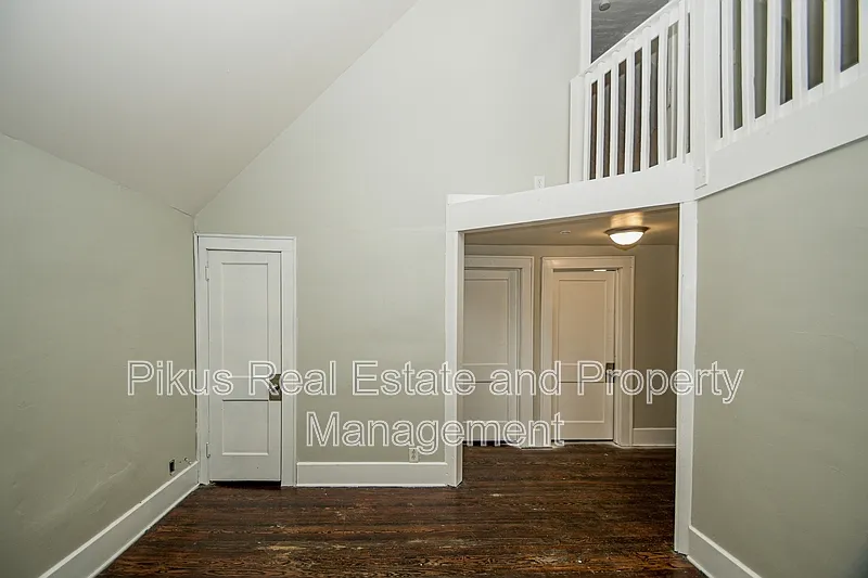 3 bed, 1.0 bath, 800 sqft, $950 — Photo 3