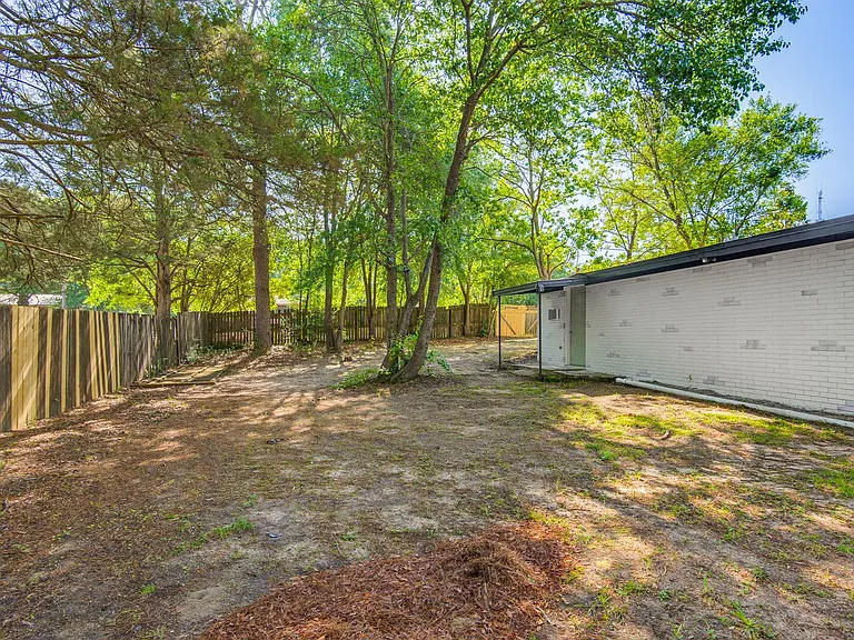 1095 Texas Pkwy — Photo 52