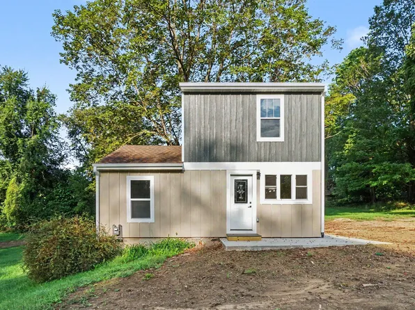 725 N Paw Paw St, Lawrence, MI 49064