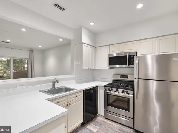 12915 Alton Sq APT 113, Herndon, VA 20170