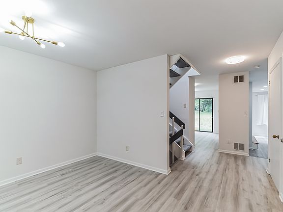 5th image of 320 Winding Way