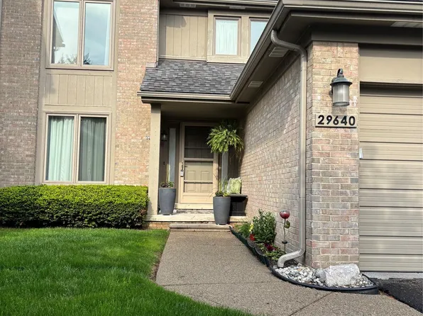 29640 Vista Ct, Farmington, MI 48331