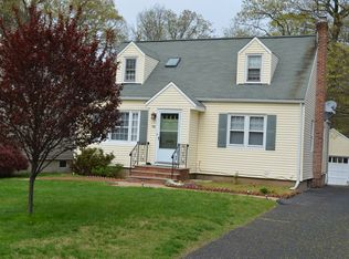 14 Lee Rd, Livingston, NJ 07039
