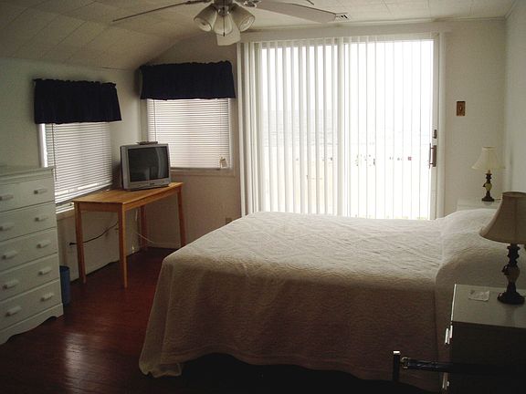 Master Bedroom - 39 Beachfront