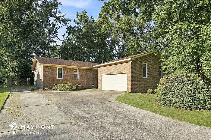 4 bed, 2.0 bath, 1972 sqft, $2,045 — Photo 1