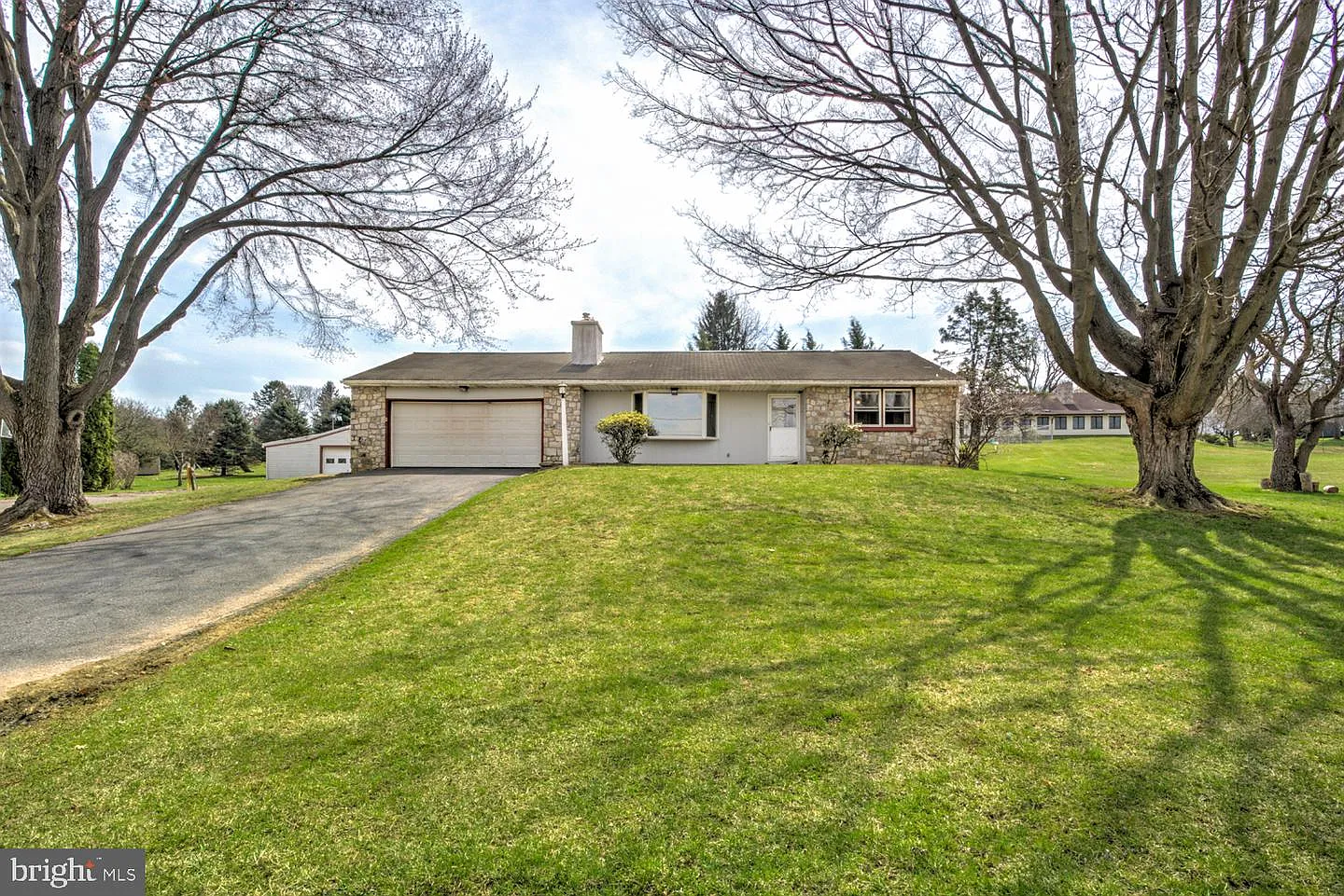 640 Meadow Dr photo 1