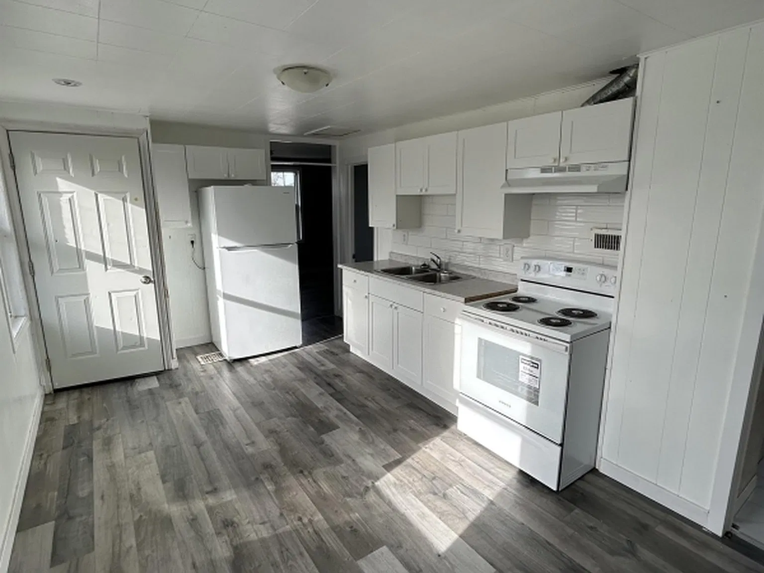 294 Frood Rd Greater Sudbury — Photo 3