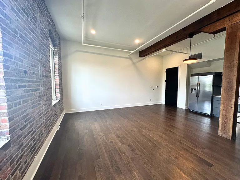 921 Dauphin St — Photo 5