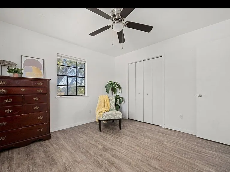 706 E Borden St #3 — Photo 4