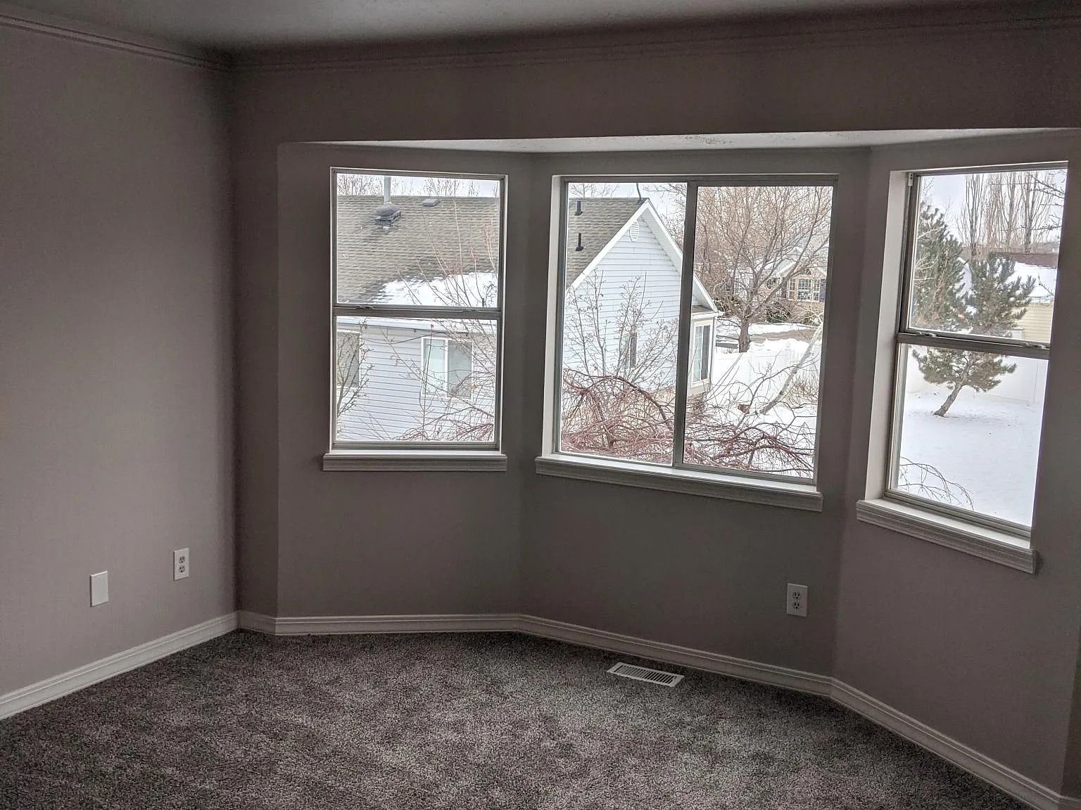 4 bed, 2.5 bath, 2386 sqft, $3,150 — Photo 4