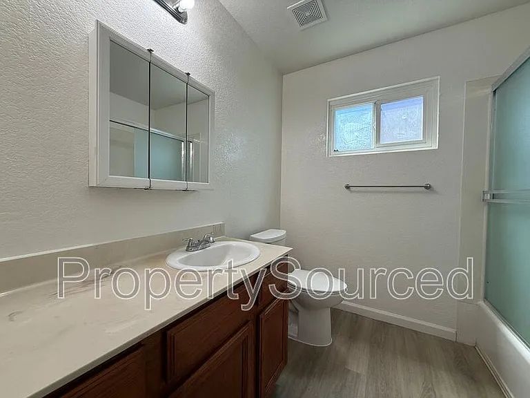 1462 Snyder St — Photo 24