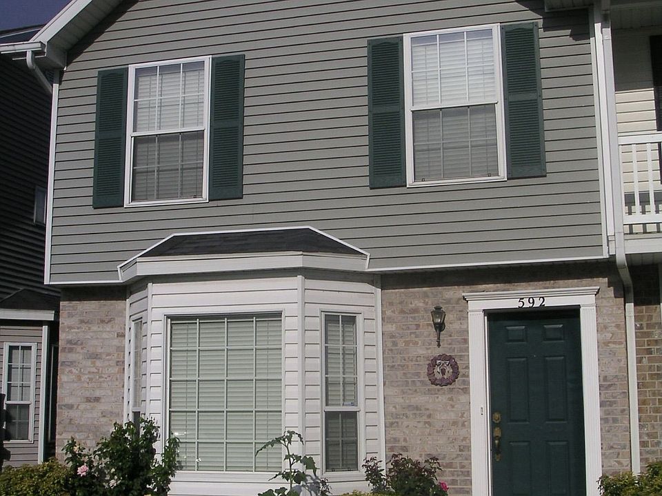 End unit, beautiful flower garden