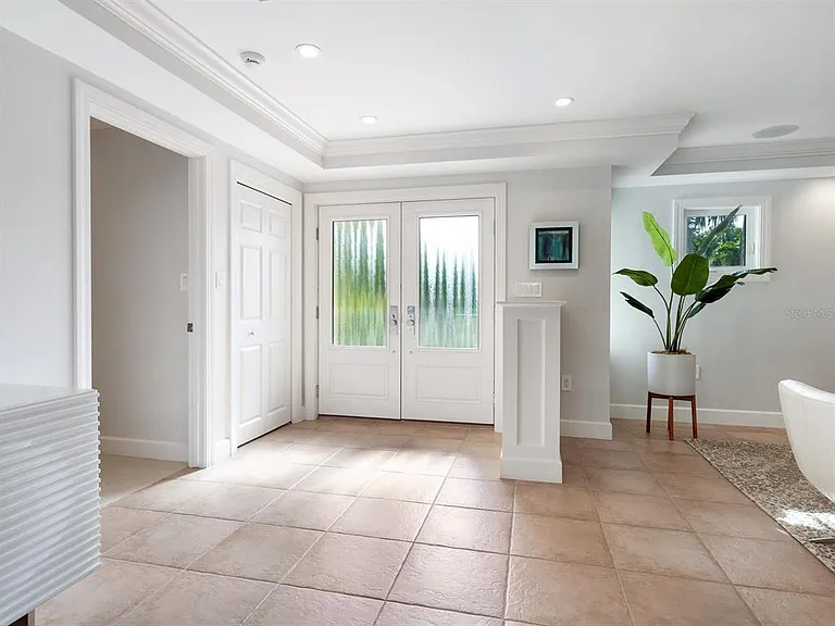 606 Owl Way — Photo 4