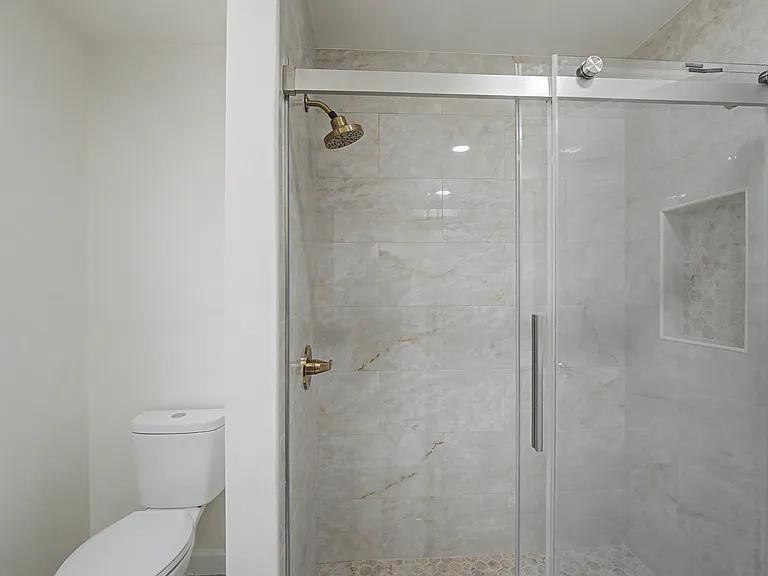 43018 Burlington Dr — Photo 12