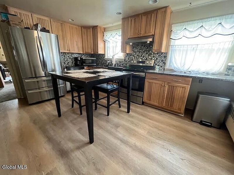 5th image of 11 Baker Avenue