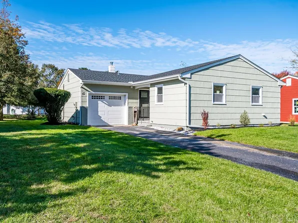 42 Chancellor Ct, Toms River, NJ 08757