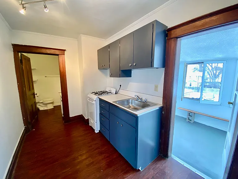 216 N Hamilton St — Photo 9