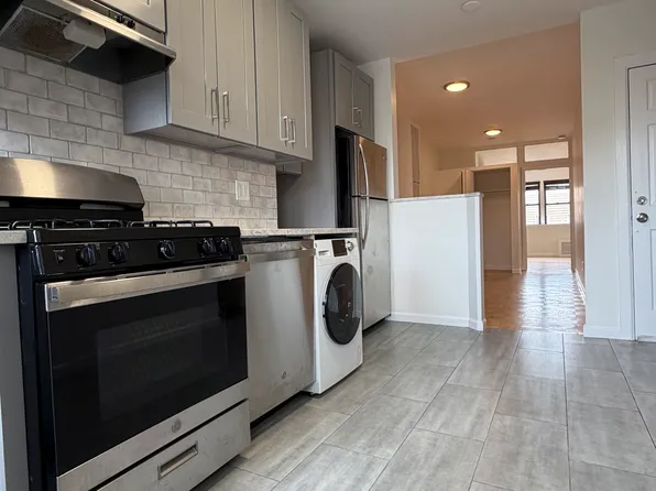 616 Manhattan Avenue image 1 of 6