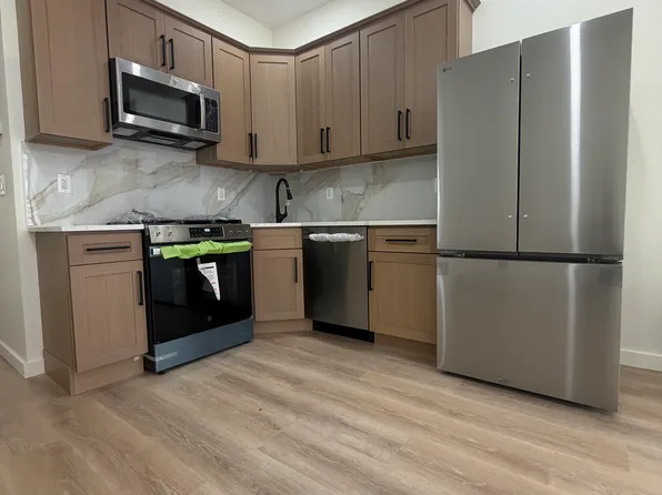 387 7th Avenue image 1 of 6