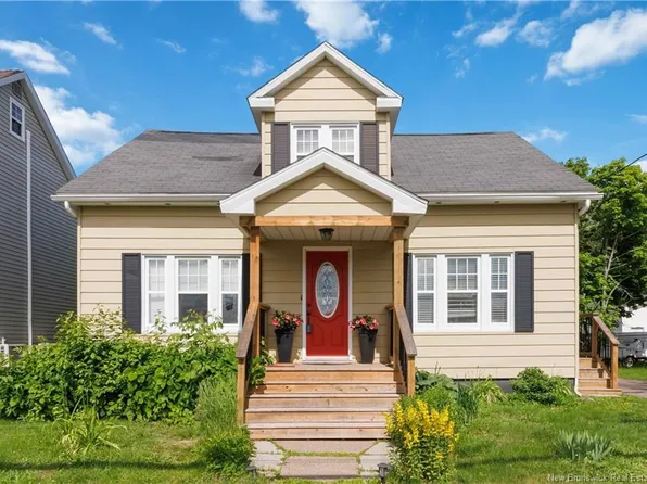37 Jones St, Moncton, NB E1C 6J2