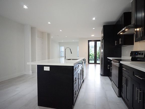 4th image of 341 Bella Sol Way
