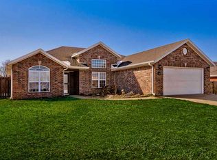 411 N Firewood Dr, Centerton, AR 72719