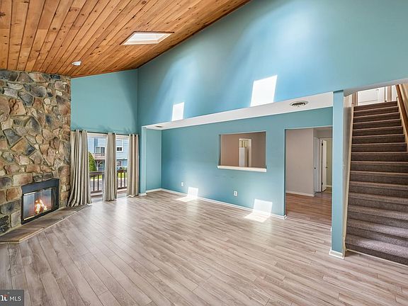 5th image of 418 Brown Briar Cir