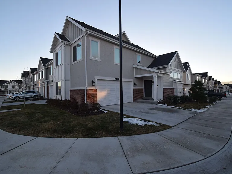 9242 S Rose Cottage Way — Photo 2