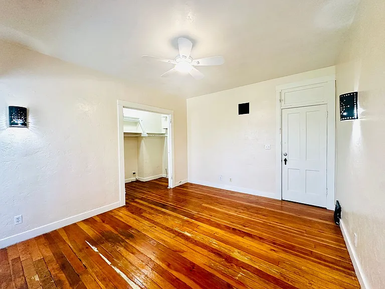 Don Martin Historic Apartments! — Photo 21