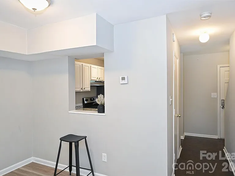 951 Hollywood St — Photo 27