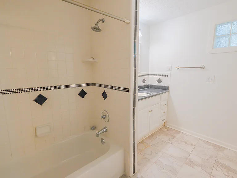 3900 Dexter Ave — Photo 10