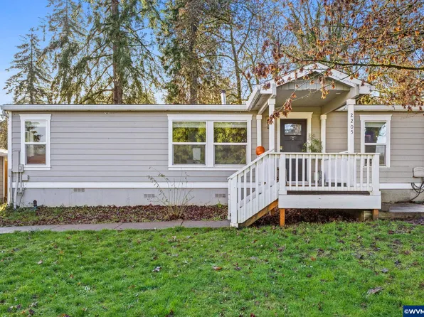 2205 Cedar St, Sweet Home, OR 97386