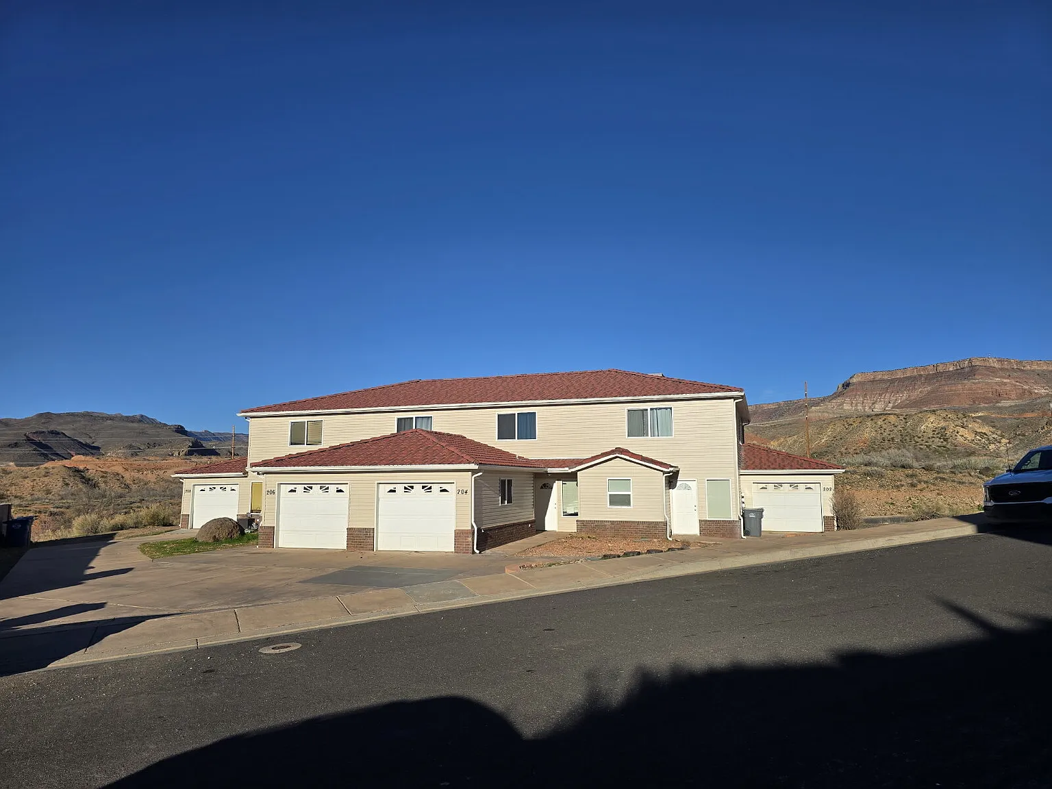 3 bed, 2.0 bath, 1300 sqft, $1,675 — Photo 2