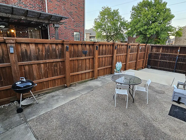 8207 Persimmon St — Photo 23
